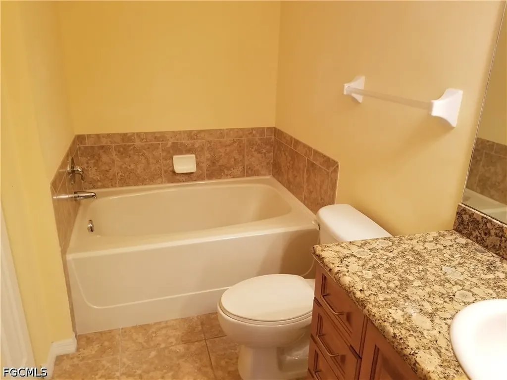 1842 Concordia Lake Circle Cape Coral FL 33909