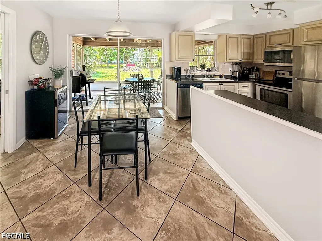 536 SE 26th Terrace Cape Coral FL 33904