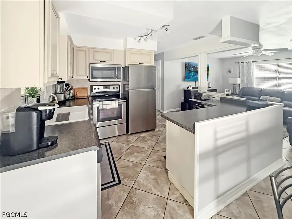 536 SE 26th Terrace Cape Coral FL 33904