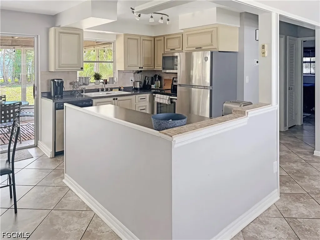 536 SE 26th Terrace Cape Coral FL 33904