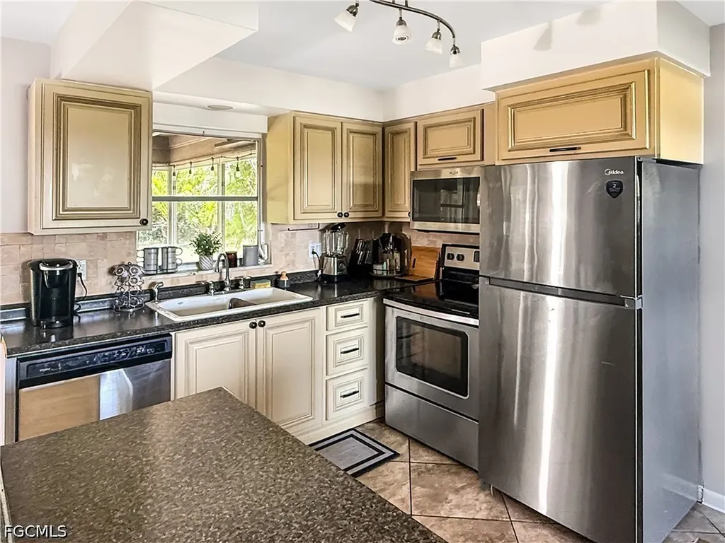 536 SE 26th Terrace Cape Coral FL 33904