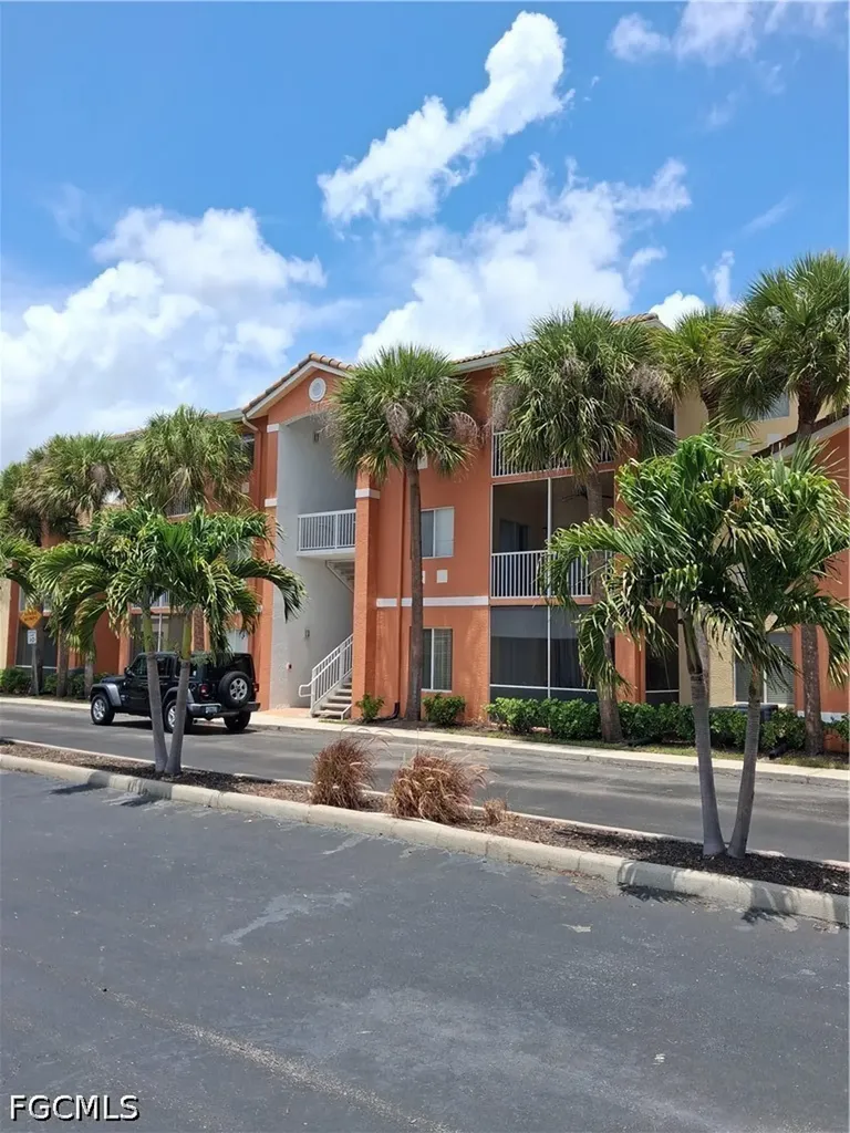 Fort Myers FL, 6361 Aragon Way, Unit 101