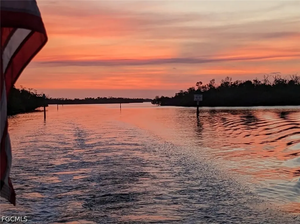 4722 SE 1st Place Cape Coral FL 33904