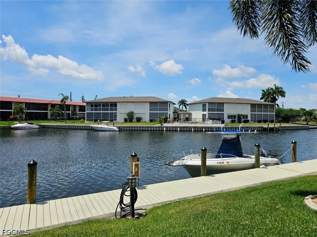 4722 SE 1st Place Cape Coral FL 33904