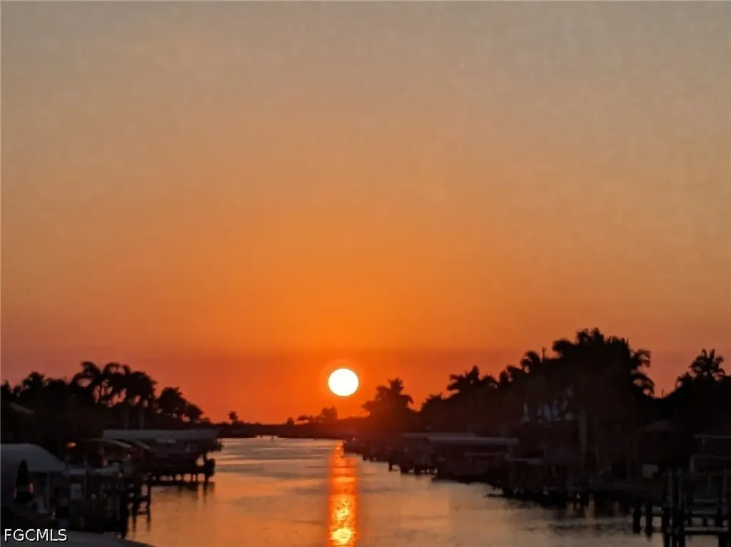 4722 SE 1st Place Cape Coral FL 33904