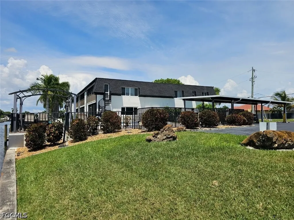 4722 SE 1st Place Cape Coral FL 33904