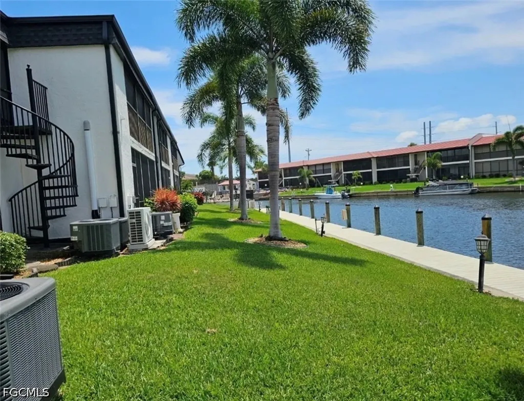 4722 SE 1st Place Cape Coral FL 33904