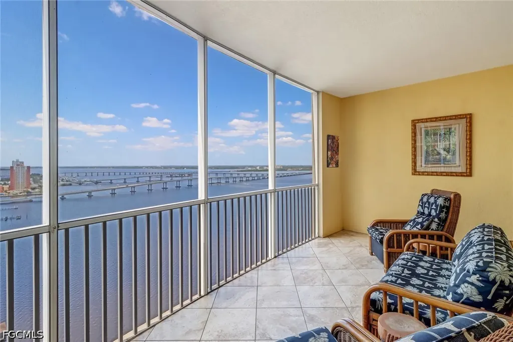 2745 1st Street Fort Myers FL 33916
