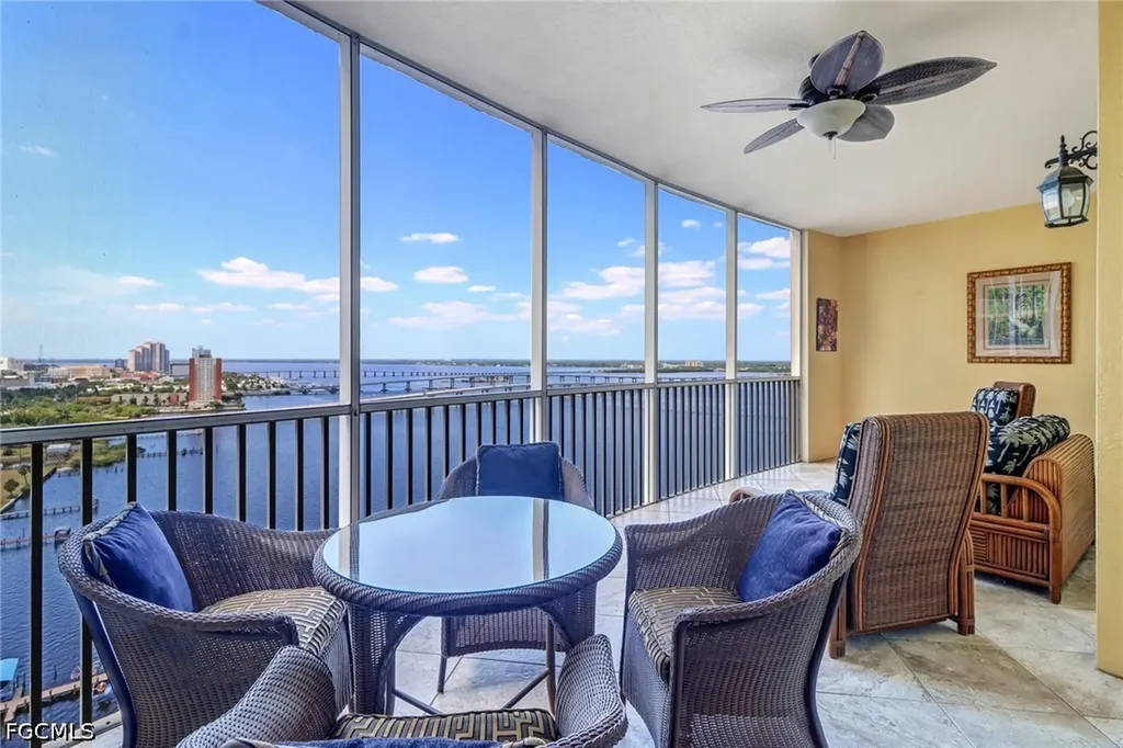 2745 1st Street Fort Myers FL 33916