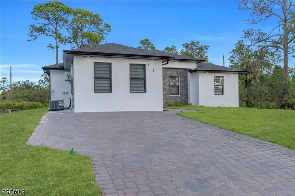 301 E 17th Street Lehigh Acres FL 33972