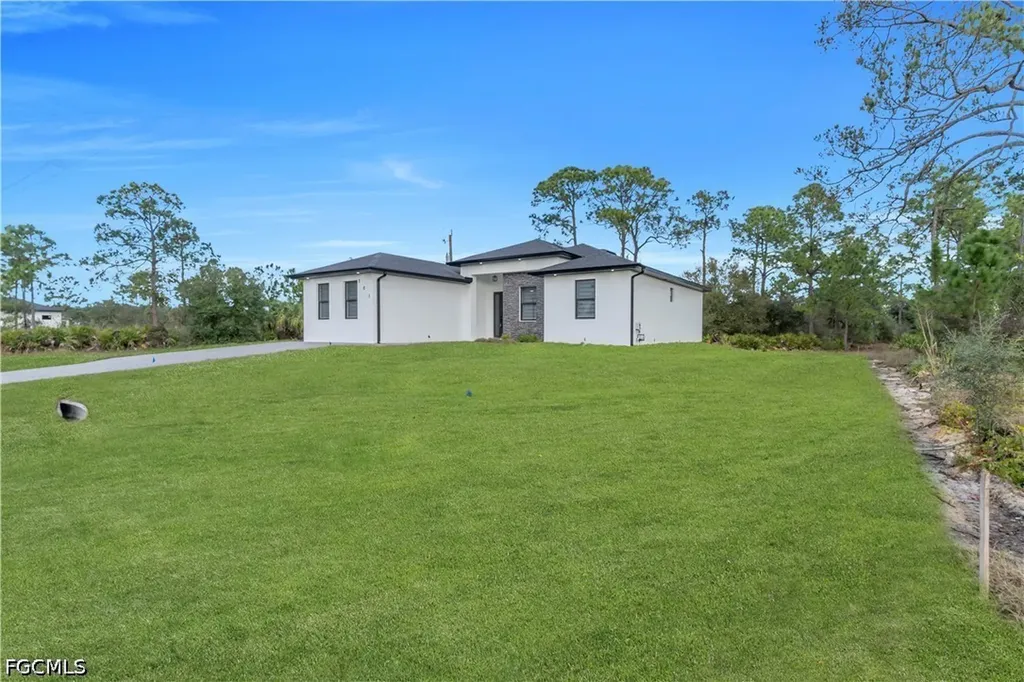 301 E 17th Street Lehigh Acres FL 33972