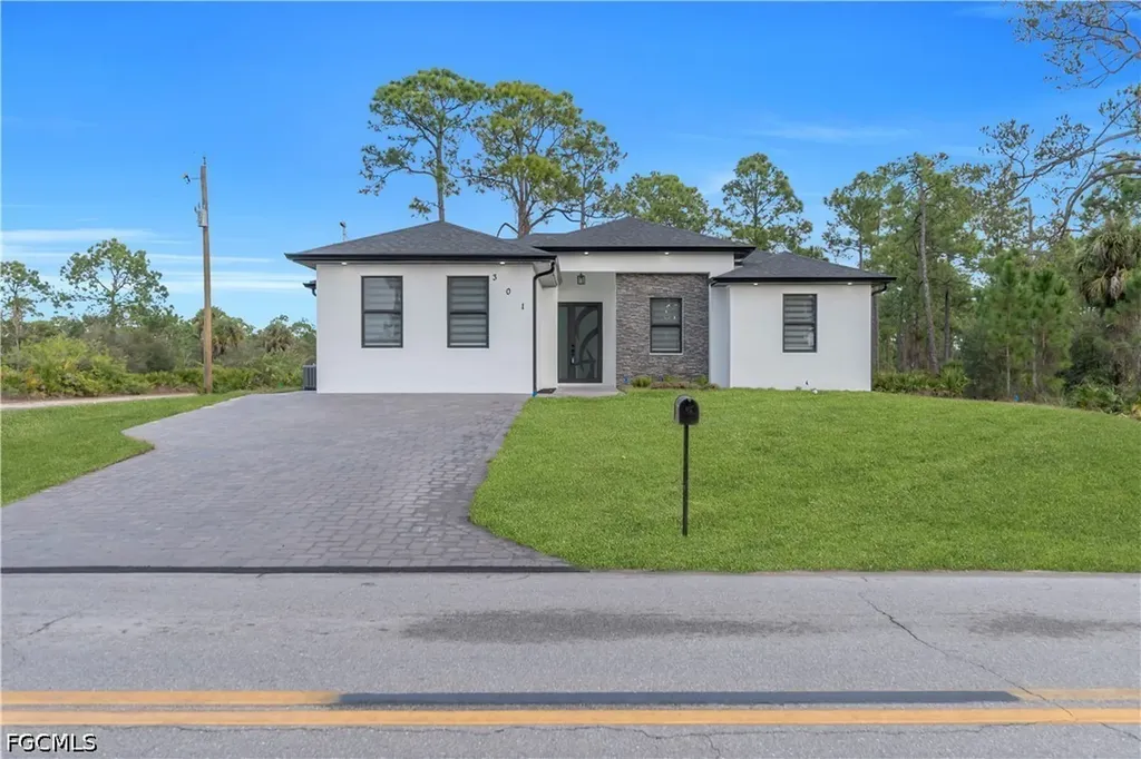 301 E 17th Street Lehigh Acres FL 33972