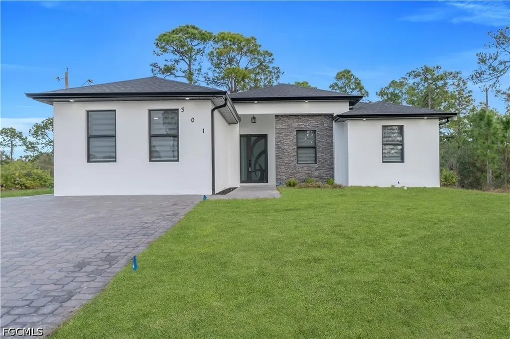 301 E 17th Street Lehigh Acres FL 33972