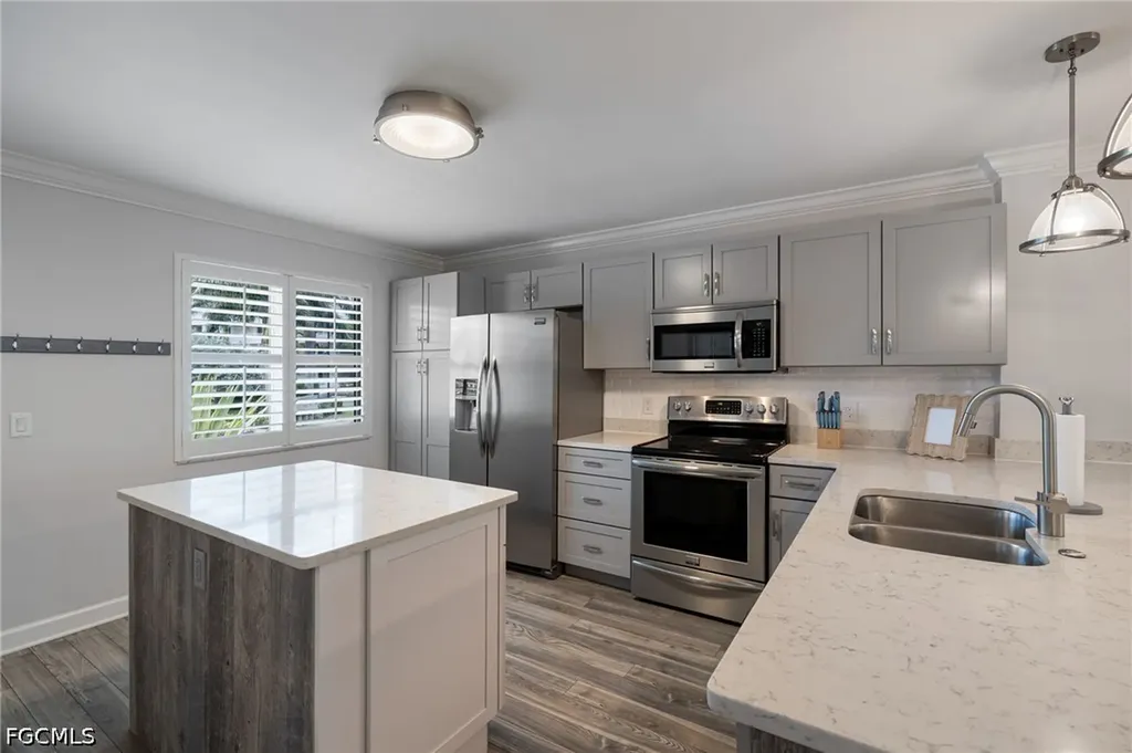 3021 Sandpiper Bay Circle Naples FL 34112