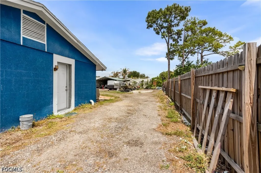 18 Illinois Road Lehigh Acres FL 33936