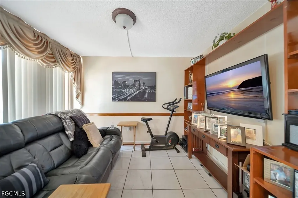 14154 Kendale Lakes Circle Miami FL 33183