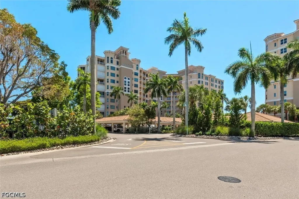 425 Dockside Drive Naples FL 34110