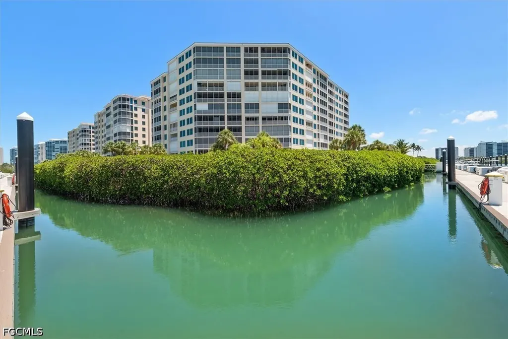 425 Dockside Drive Naples FL 34110