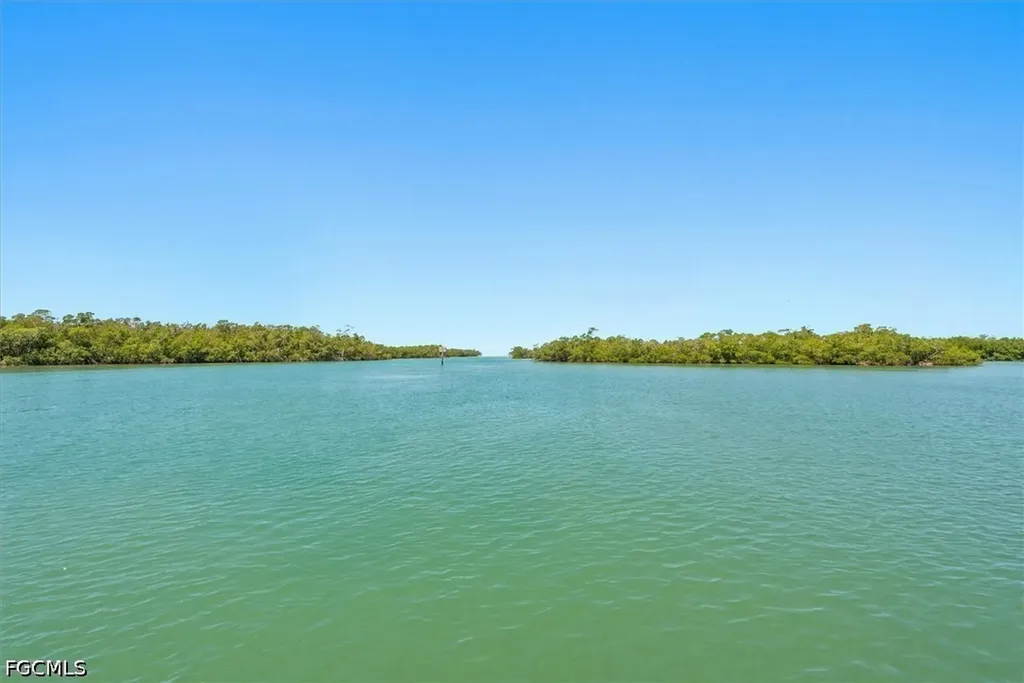 425 Dockside Drive Naples FL 34110