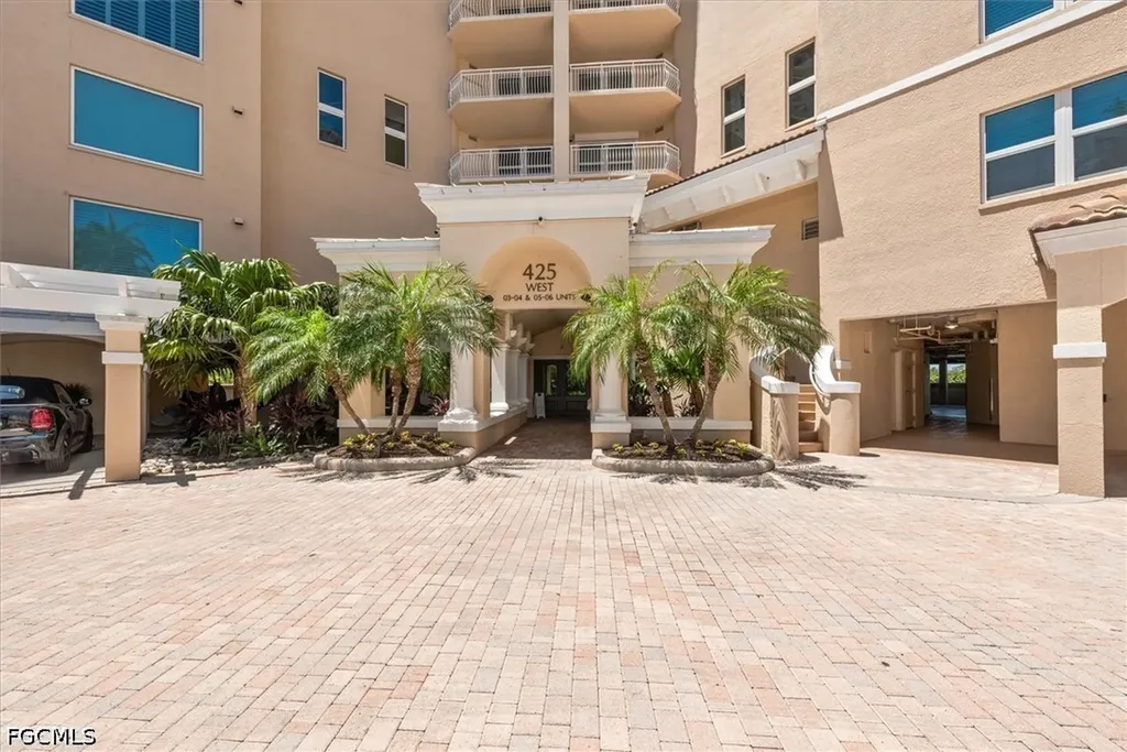 425 Dockside Drive Naples FL 34110