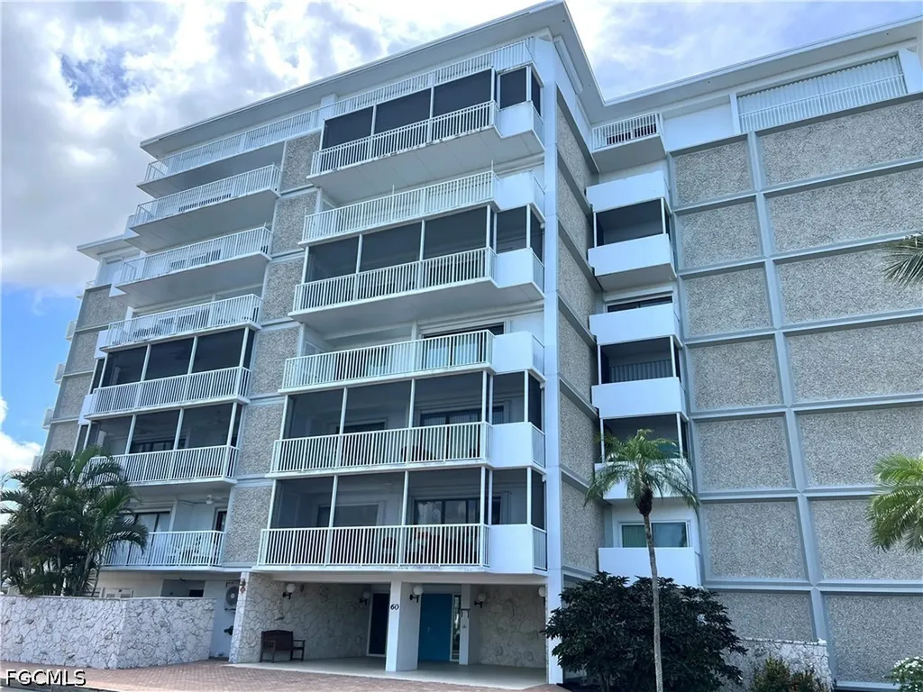 60 Pelican Street W Naples FL 34113