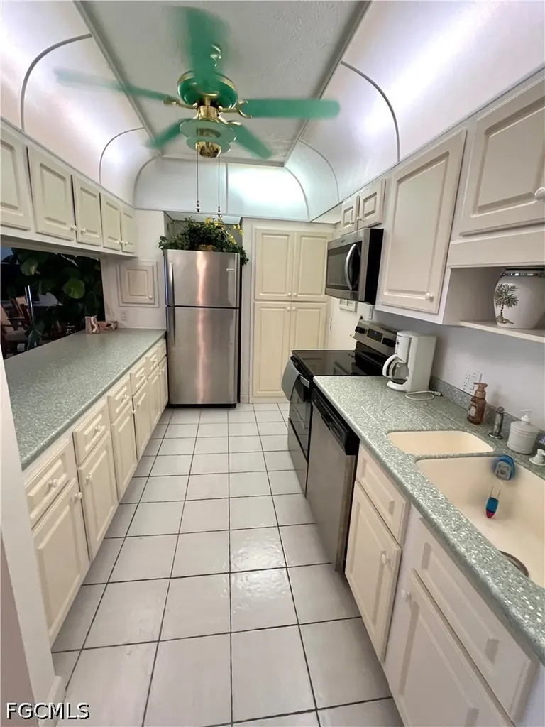 60 Pelican Street W Naples FL 34113
