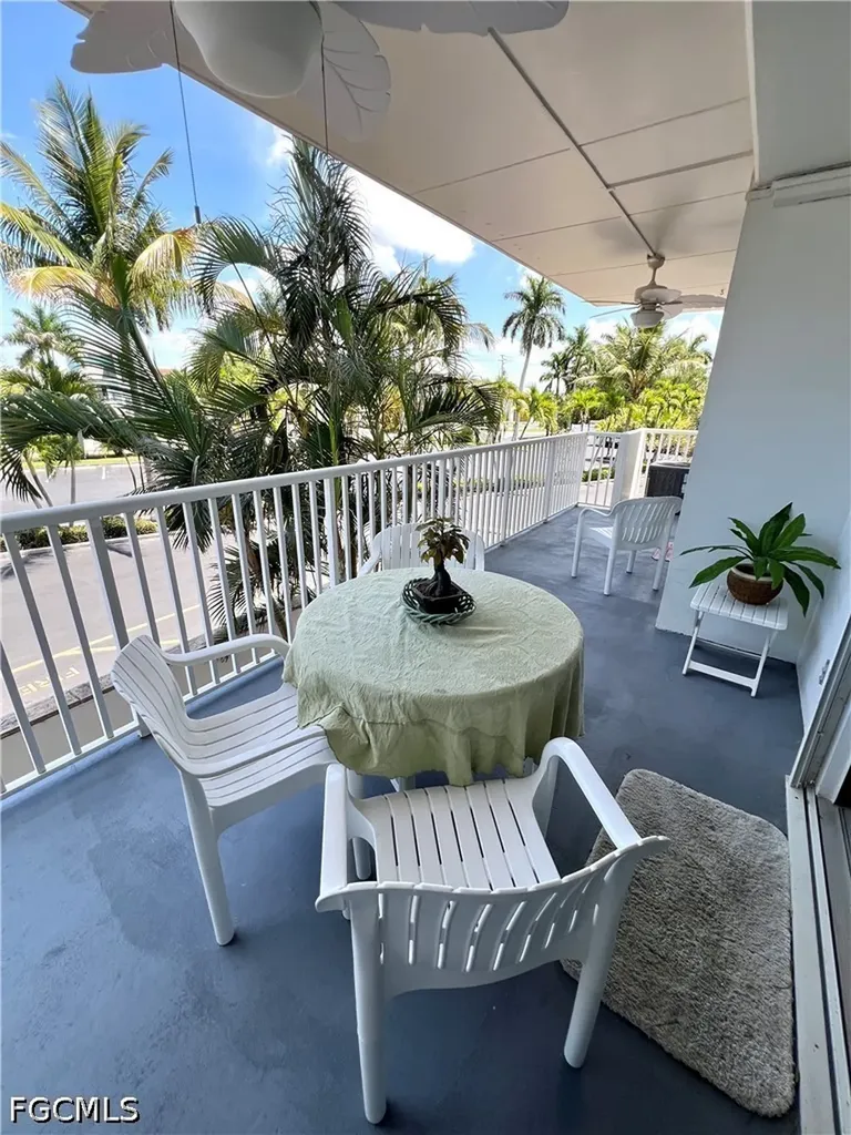 60 Pelican Street W Naples FL 34113