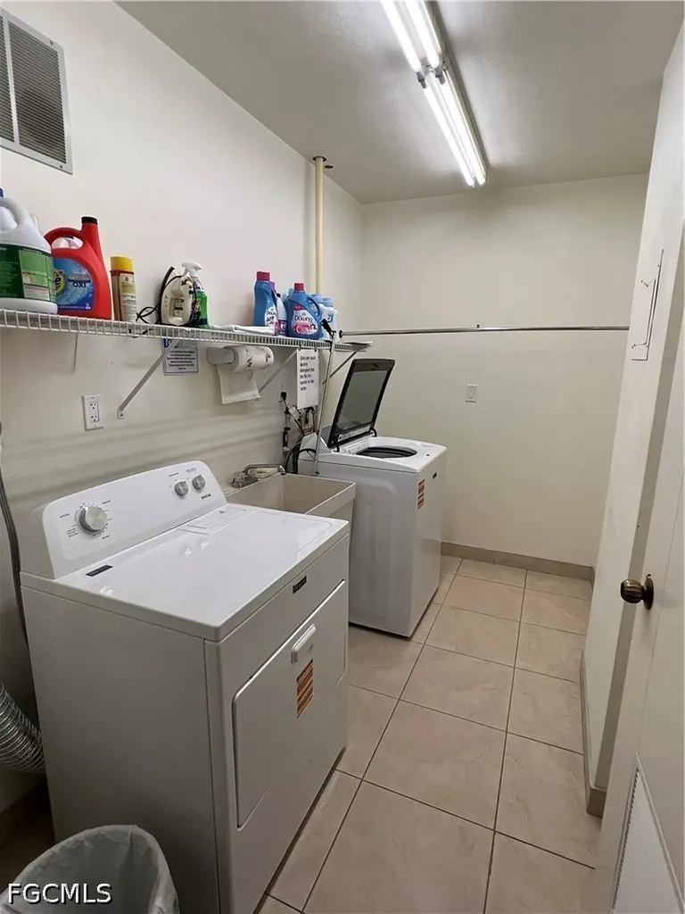 60 Pelican Street W Naples FL 34113