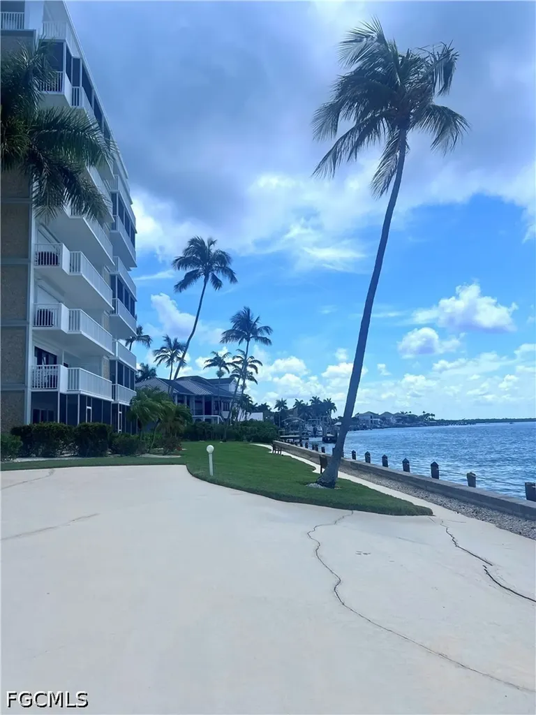 60 Pelican Street W Naples FL 34113