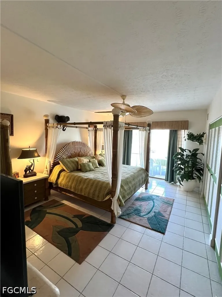 60 Pelican Street W Naples FL 34113