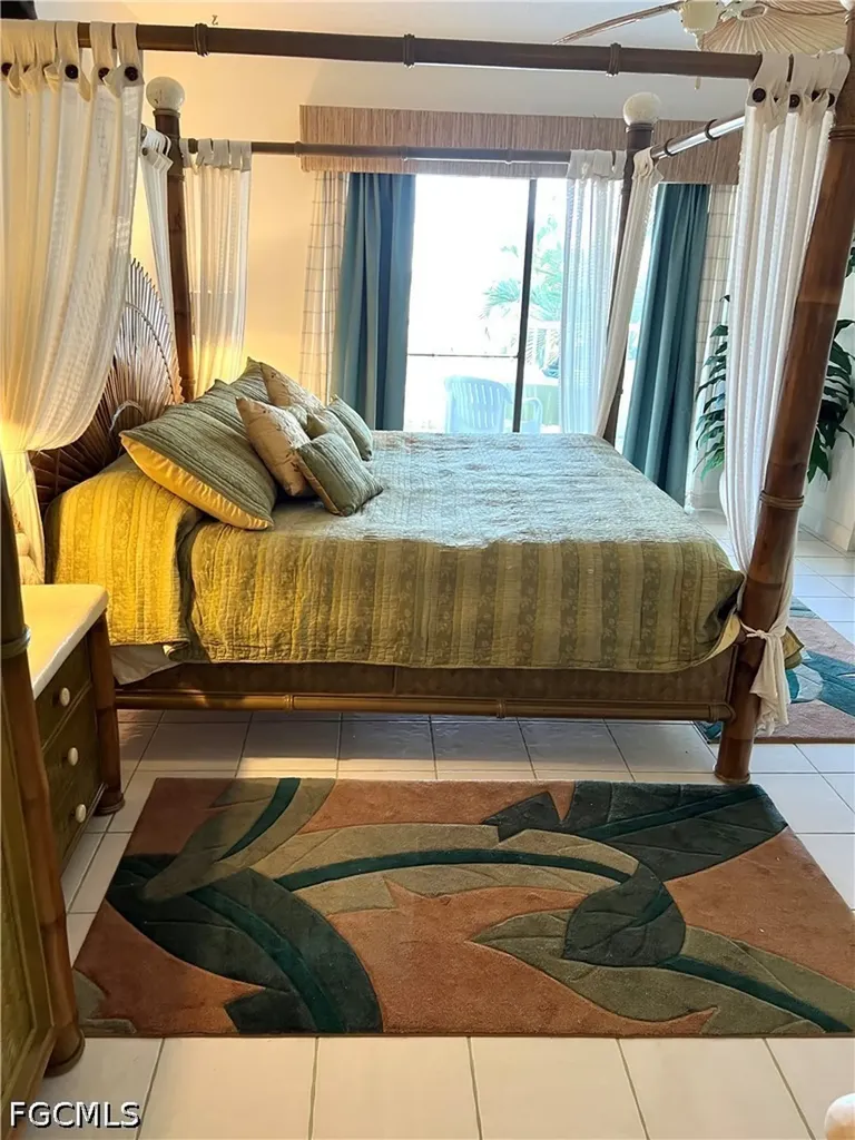60 Pelican Street W Naples FL 34113