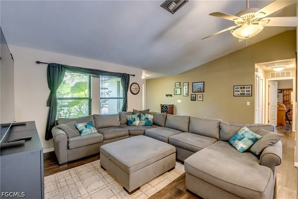 3723 SE 2nd Place Cape Coral FL 33904
