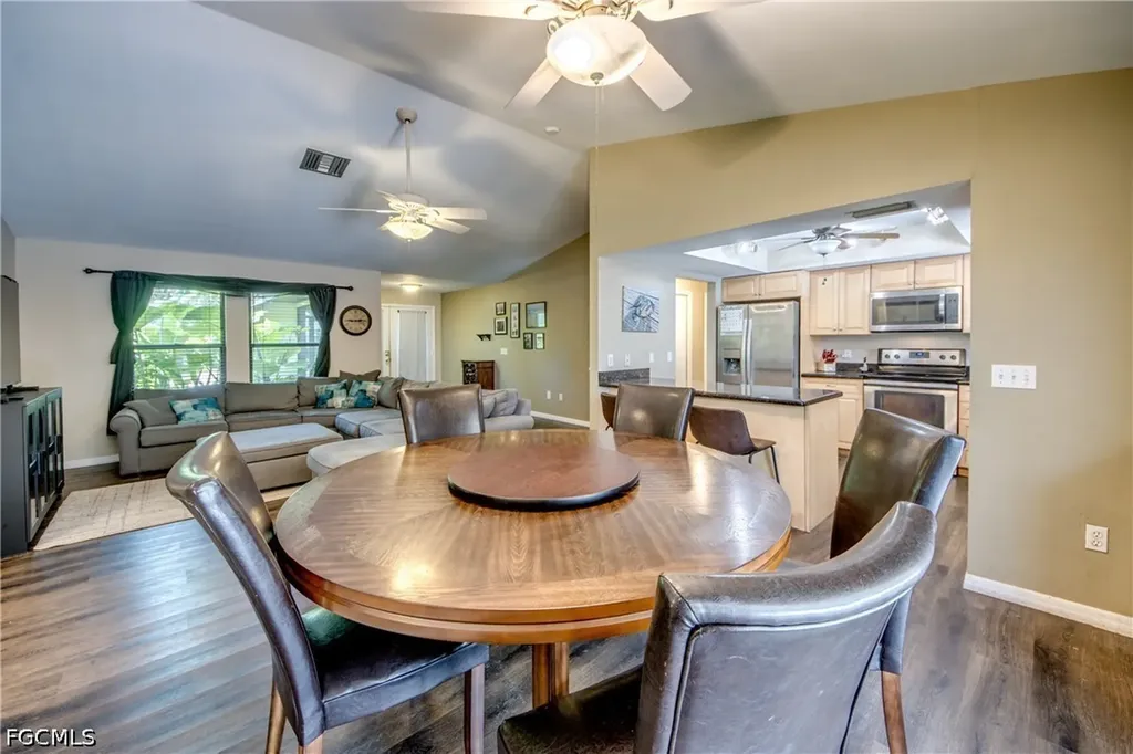 3723 SE 2nd Place Cape Coral FL 33904