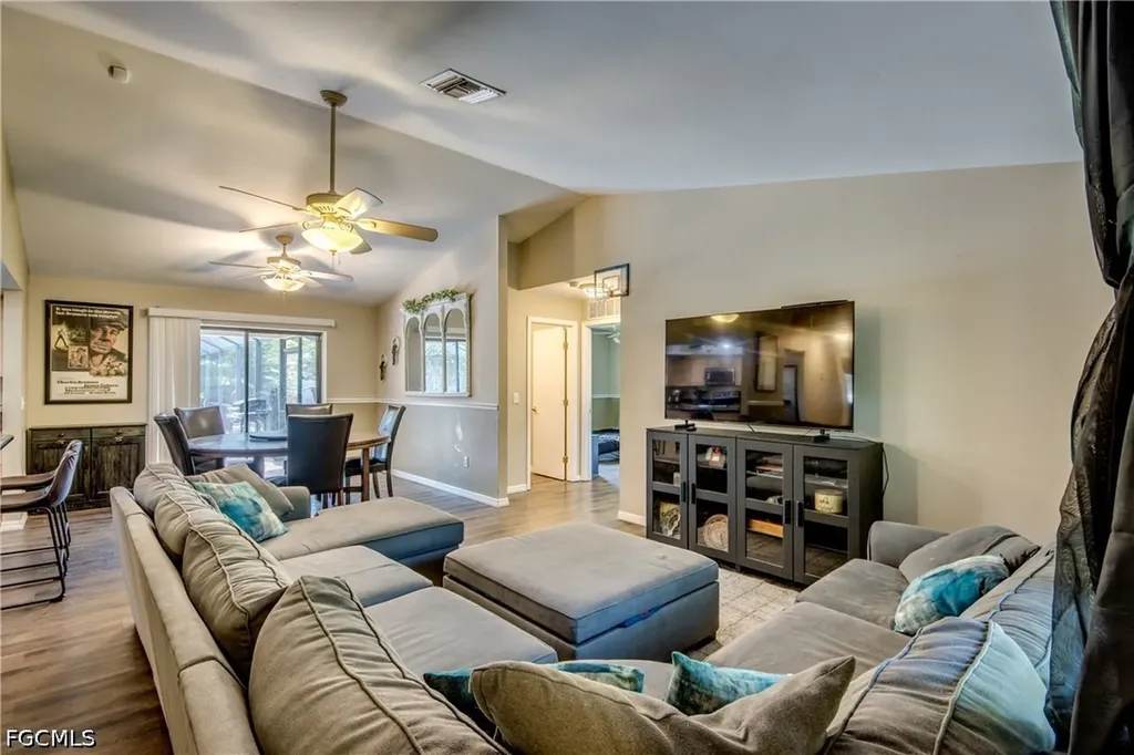3723 SE 2nd Place Cape Coral FL 33904