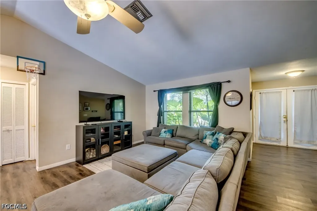 3723 SE 2nd Place Cape Coral FL 33904