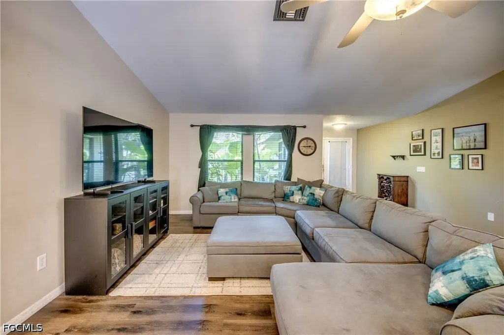 3723 SE 2nd Place Cape Coral FL 33904