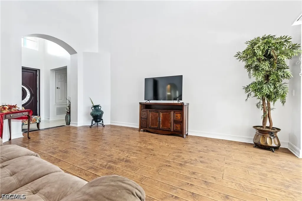 3101 SW 26th Place Cape Coral FL 33914