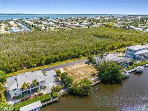 2936 Buttonwood Key Court ST. James City FL 33956