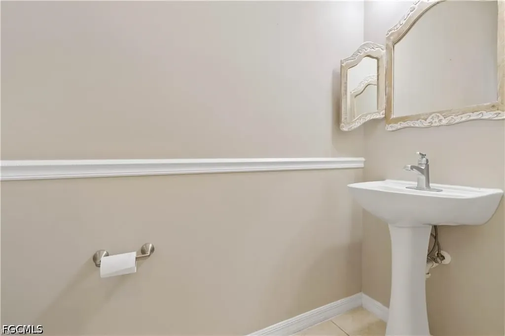 2448 Laurentina Lane Cape Coral FL 33909