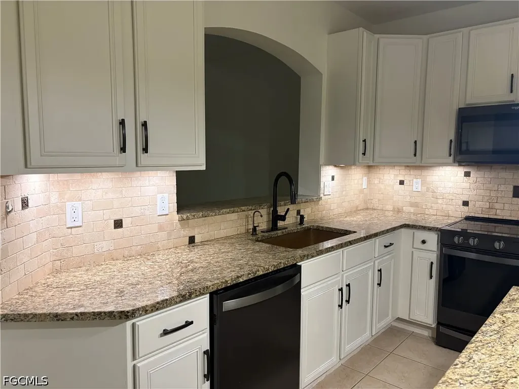2448 Laurentina Lane Cape Coral FL 33909