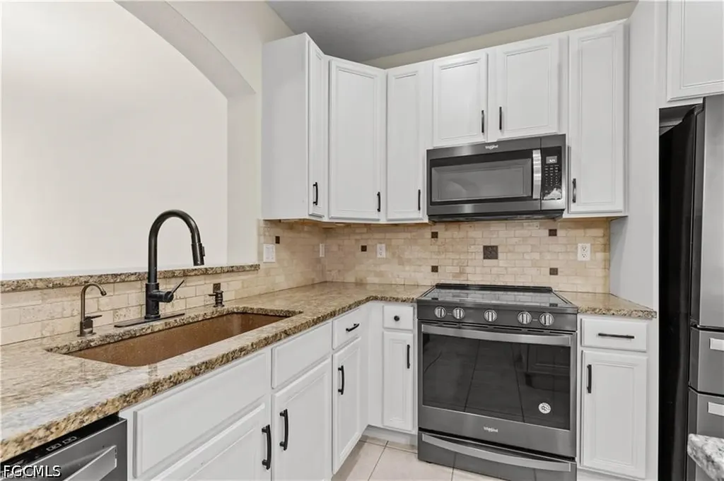 2448 Laurentina Lane Cape Coral FL 33909
