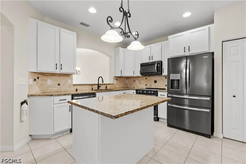 2448 Laurentina Lane Cape Coral FL 33909