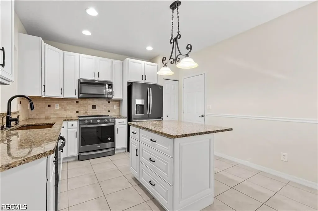 2448 Laurentina Lane Cape Coral FL 33909
