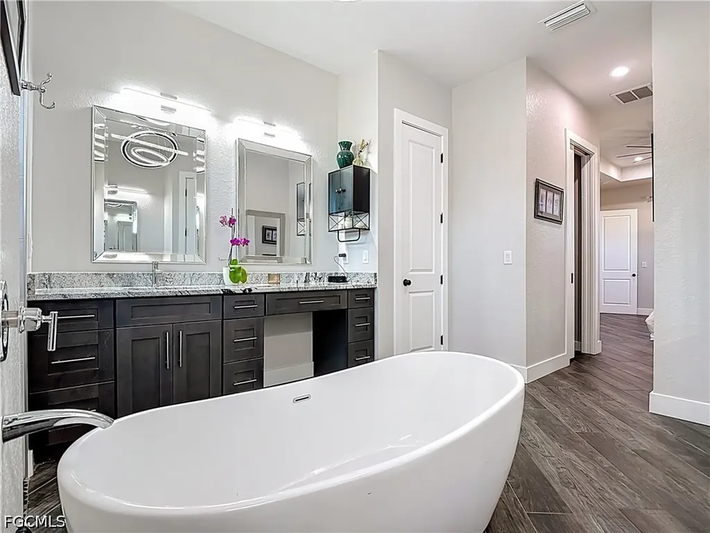 3900 Gulfstream Parkway Cape Coral FL 33993