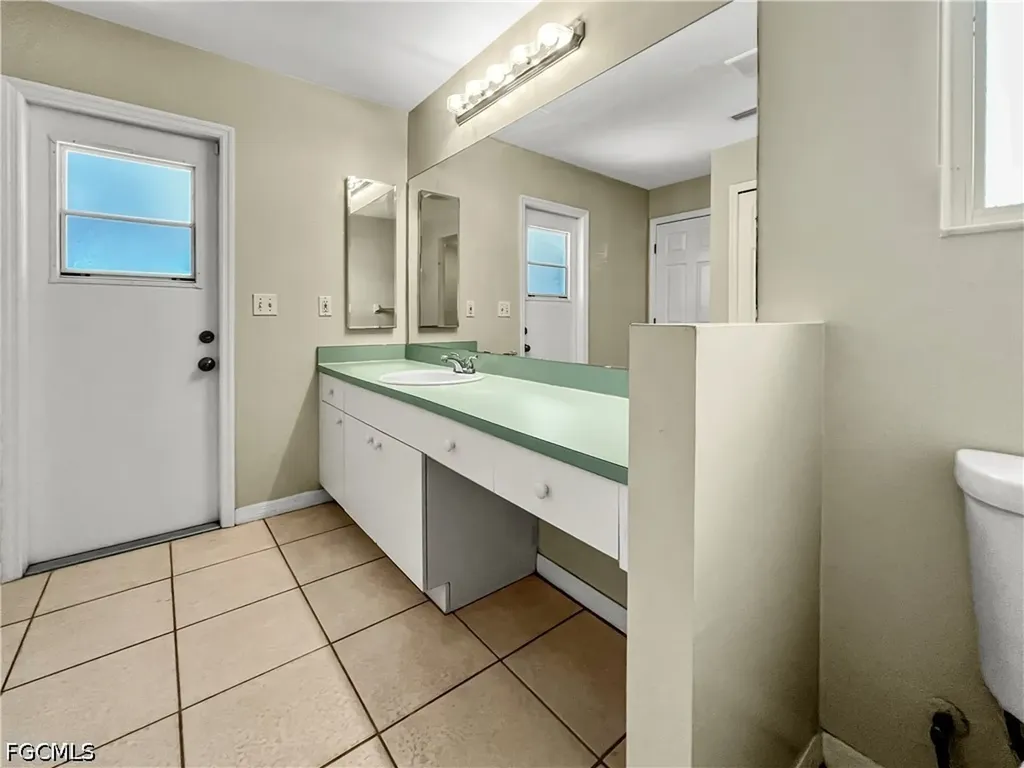 208 SE 17th Street Cape Coral FL 33990