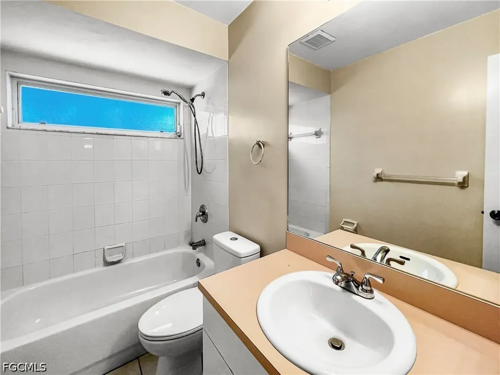 208 SE 17th Street Cape Coral FL 33990