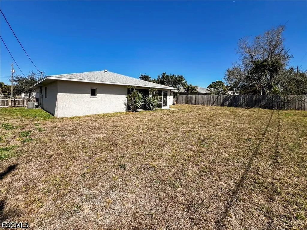 208 SE 17th Street Cape Coral FL 33990