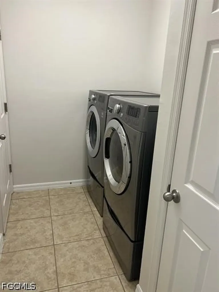 511 NE 19th Place Cape Coral FL 33909