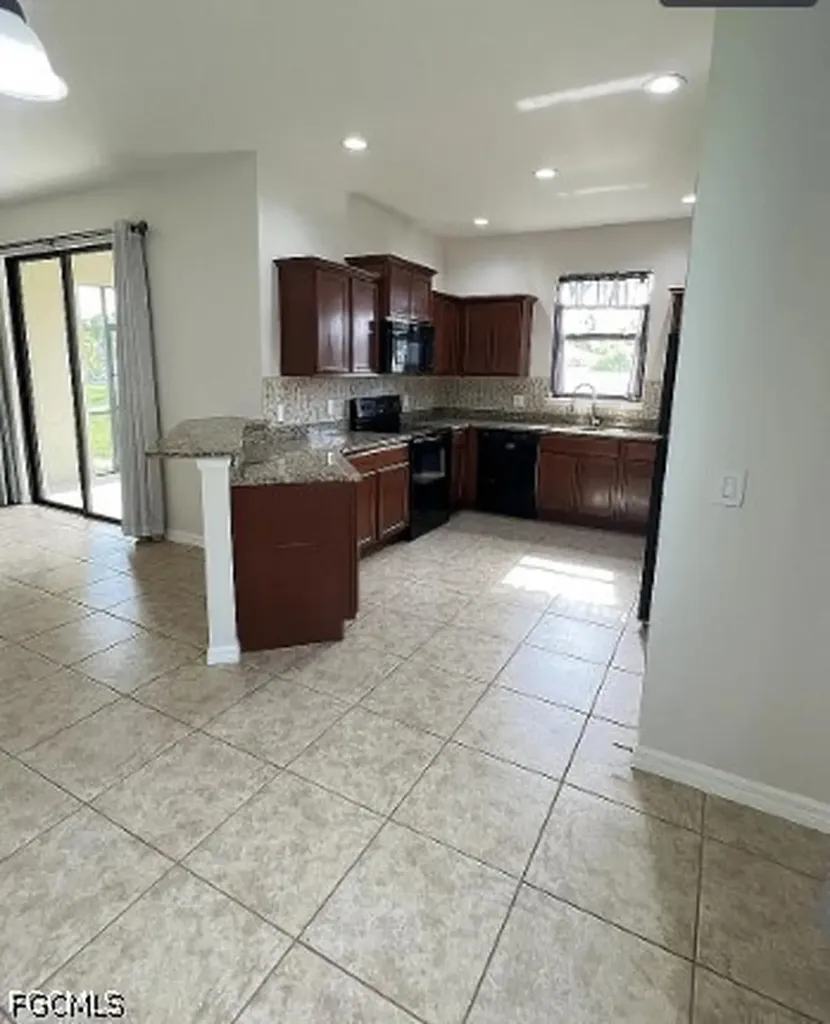 511 NE 19th Place Cape Coral FL 33909