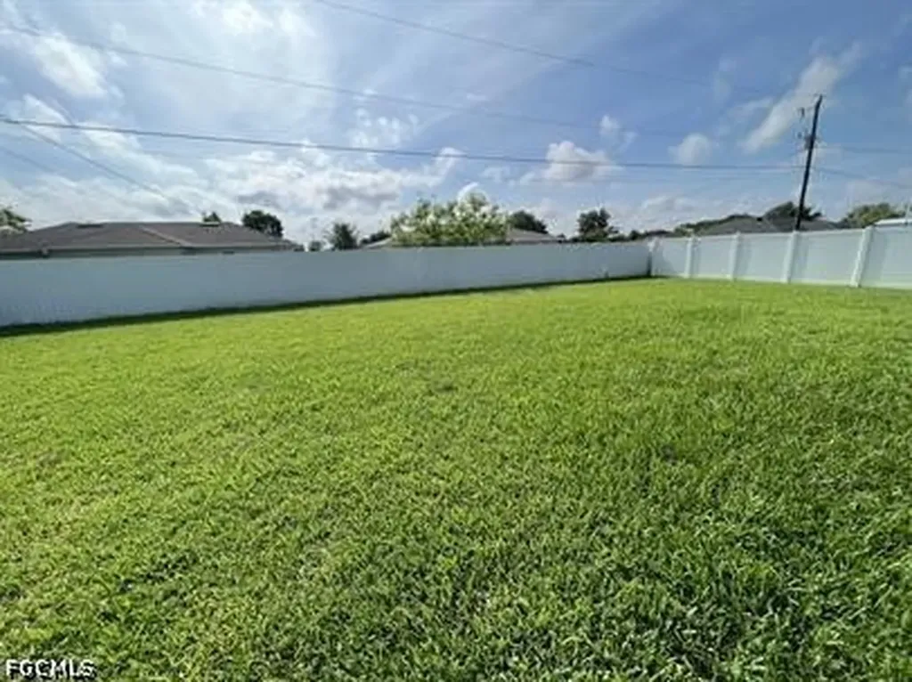 511 NE 19th Place Cape Coral FL 33909